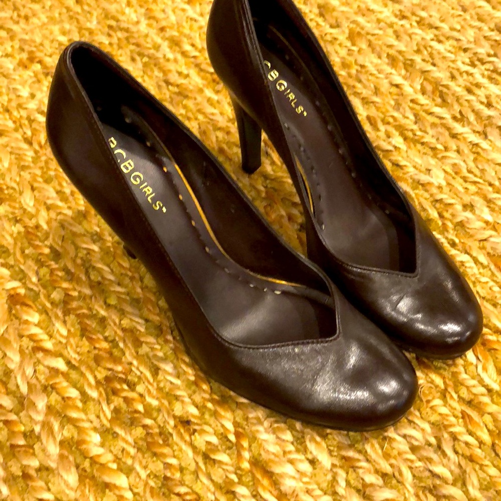 Chocolate bcbg girls pumps